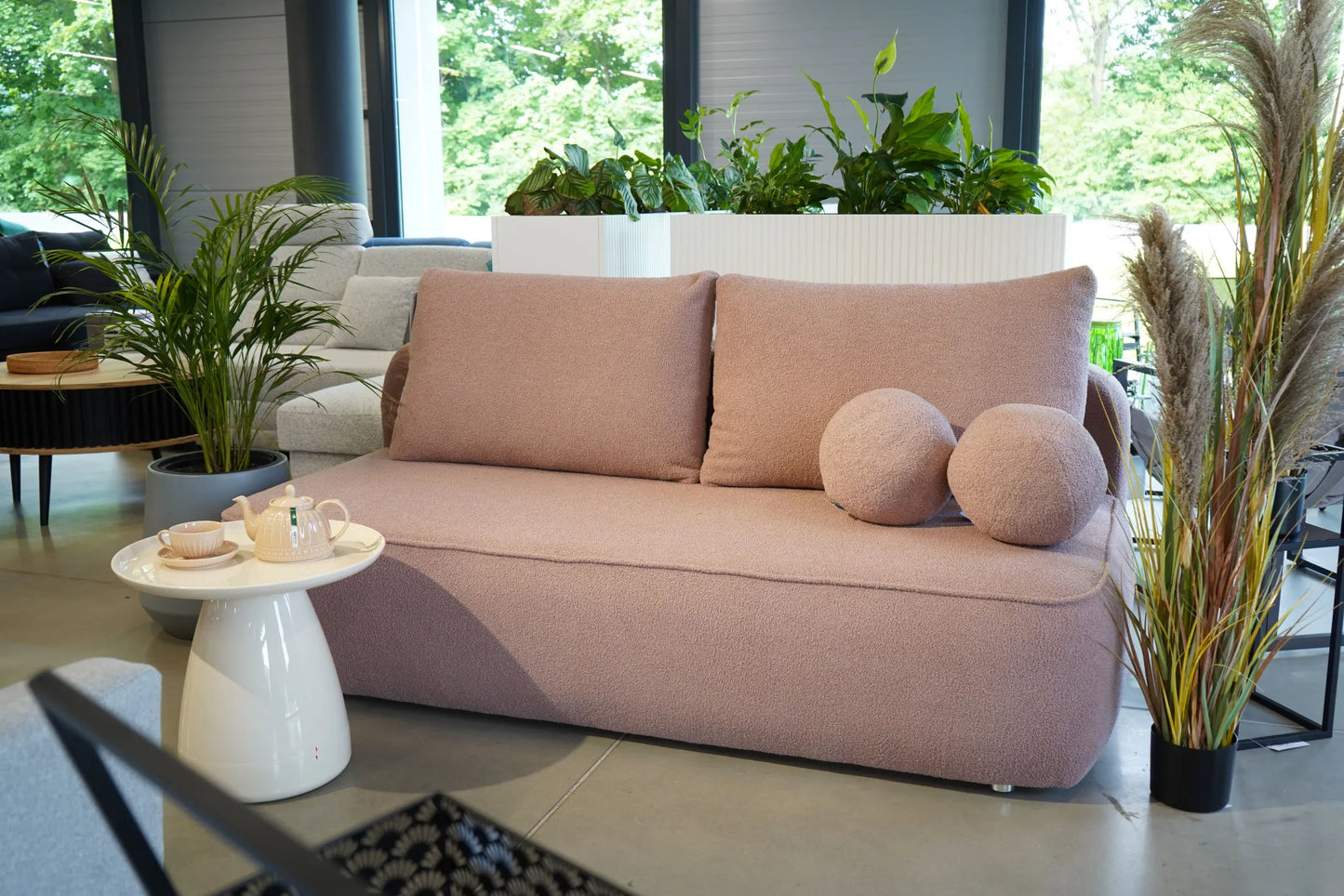 Sofa Nodo boucle pudrowy róż rozkładana