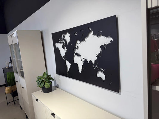 Mapa świata metalowa czarna nowoczesna