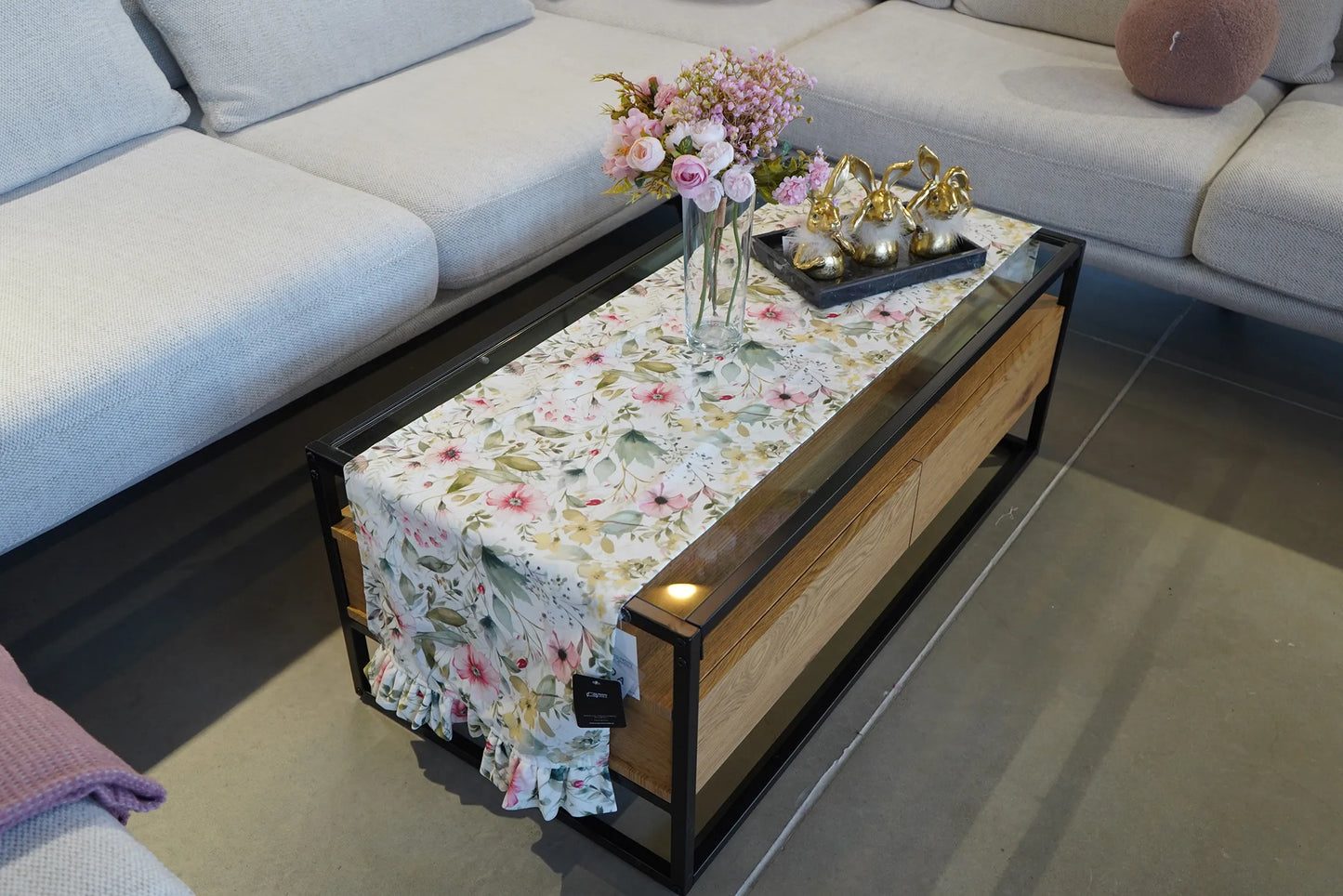 Bieżnik Pink Flowers kwiecisty falbanka