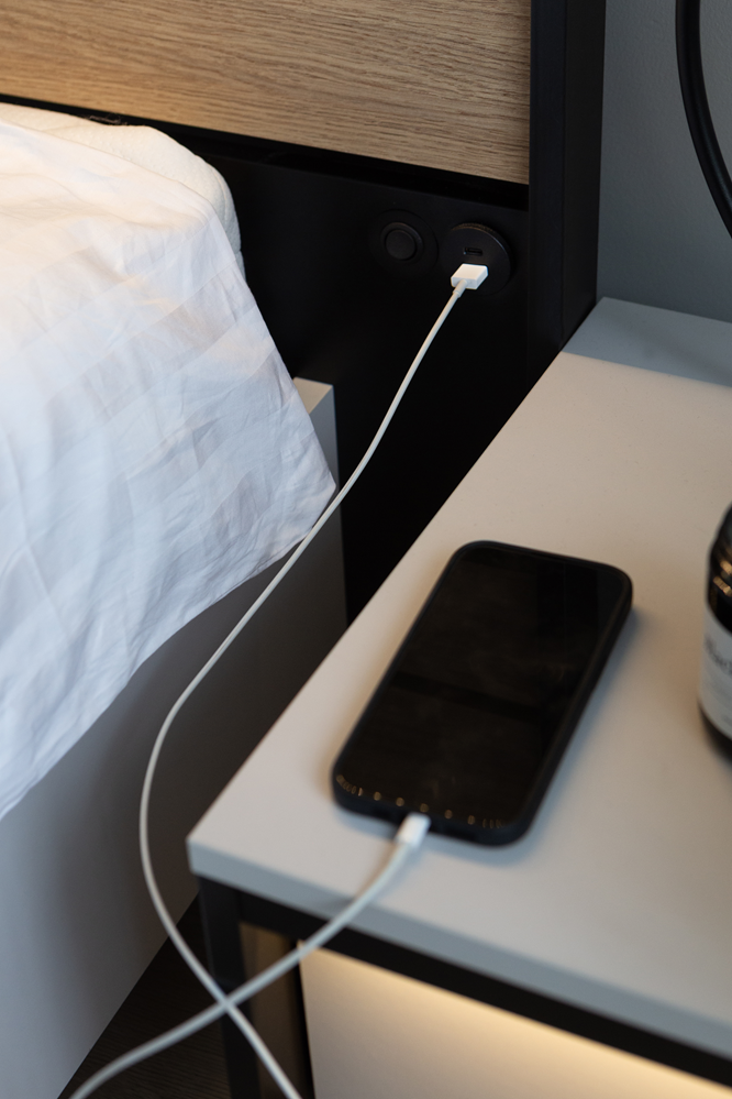 GRIS GS-05 - stolik nocny 1s z oświetleniem - szary/czarny