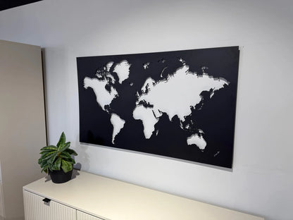 Mapa świata metalowa czarna nowoczesna